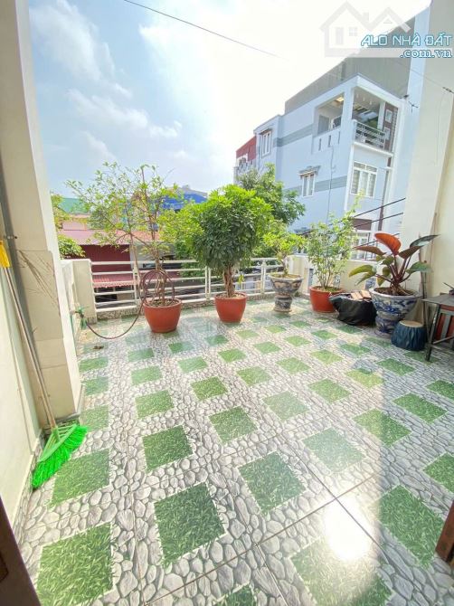 Cho thuê nhà Nguyễn Văn Linh -80m2 - nhà mới đẹp - ô tô đỗ thoải mái - 6