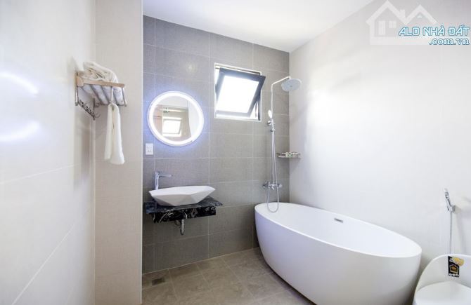BÁN KHÁCH SẠN 2 SAO - NGAY TT CỦ CHI - 853M2 - 20PHÒNG - DÒNG TIỀN 150TR/TH - 7