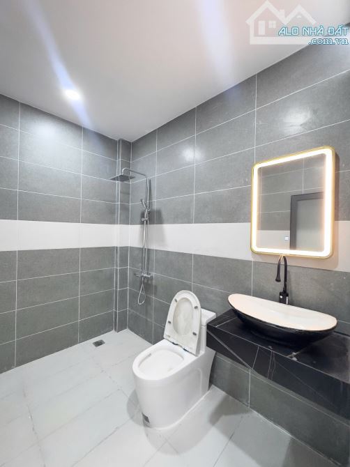 Bán căn nhà 3 lầu mặt tiền đường Nguyễn Thành Phương, phường thống nhất, gần kdc - 7