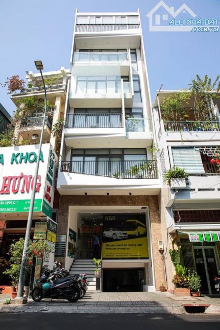 Bán nhà Mặt phố Lạc Long Quân - 67m2 x 6T x MT 5m - Tầng hầm thang máy - Sau nhà ngõ oto - 7