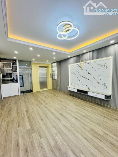 HIẾM-ĐỀN LỪ -TAM TRINH- KINH DOANH- 7 TẦNG THANG MÁY- Ô TÔ VÀO NHÀ - VỊ TRÍ ĐẮC ĐỊA - 7