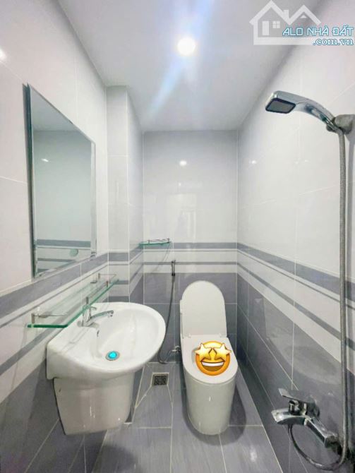 SÁT MẶT TIỀN HOÀNG DIỆU  TRUNG TÂM Q4  DIỆN TÍCH SD 84 M2 CÓ 4 TỶ - 8