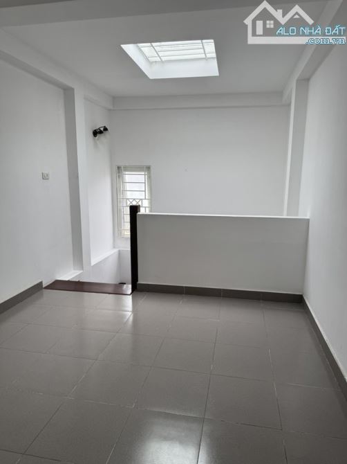 Phạm Ngọc Thạch, 2 oto tránh, Vỉa hè, View Vincom, KD. 34m2x6t, MT 3.5m. 11.1 tỷ - 7