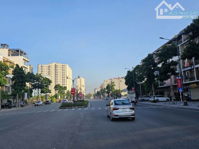 Bán Đất Đường Lý Anh Tông Bò Sơn 4 Nhìn Bùng Binh  DT 100 m,MT5m,Hướng TN, Giá 26,5 tỷ