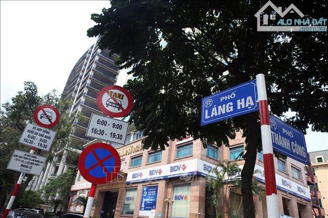 GIA ĐÌNH CẦN BÁN CĂN NHÀ PHỐ LÁNG HẠ THÀNH CÔNG 68M 4 TẦNG MỚI