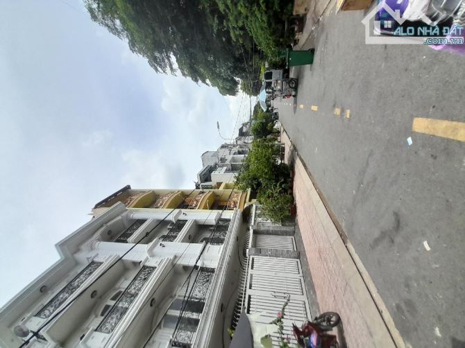 Bùi minh trực ,quận 8, ô tô đố cửa ,3 tầng, 4mx14m ,nhỉnh 7,x tỷ