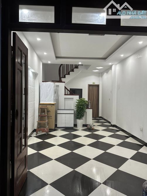 BÁN NHÀ KIM ĐỒNG – HOÀNG MAI GẦN BẾN XE GIÁP BÁT, PHÂN LÔ ĐƯỜNG Ô TÔ RỘNG, KINH DOANH.