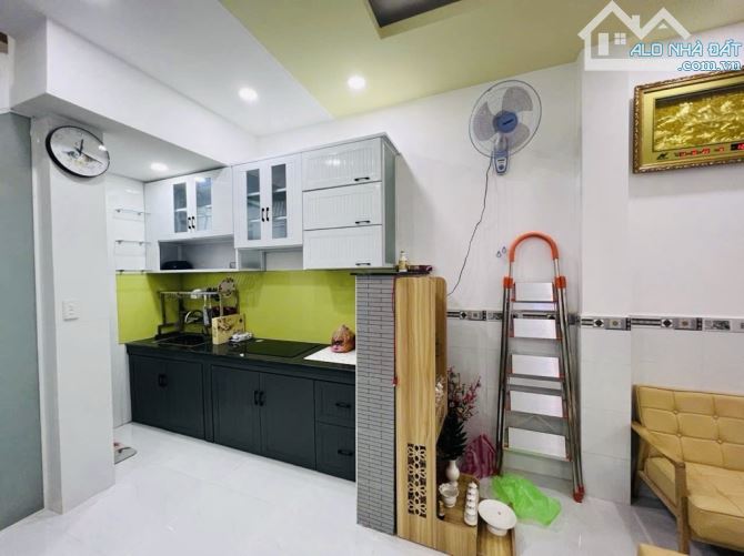 TT QUẬN 10, GẦN TRƯỜNG QUỐC TẾ VIỆT ÚC, 3 THÁNG 2, 32m2, 2 TẦNG, NHỈNH 5 TỶ