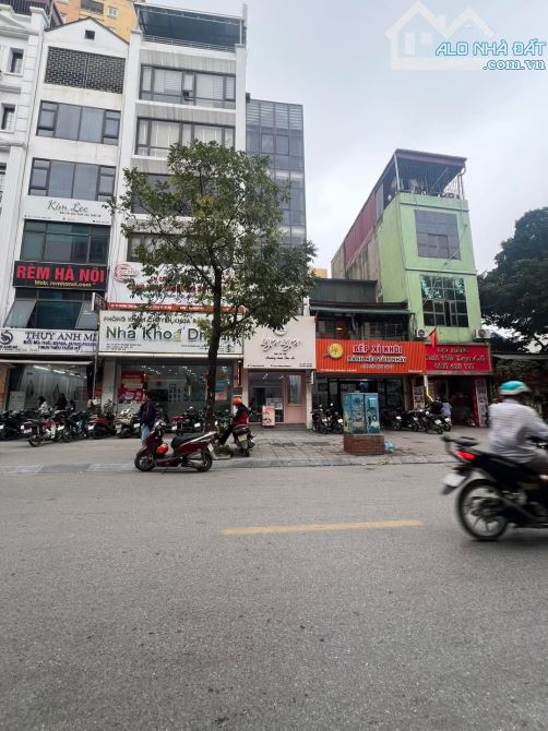 Bán đất lô góc, 2 mặt vỉa hè Phố Trần Thái Tông, Cầu Giấy 250m chào 120 tỷ