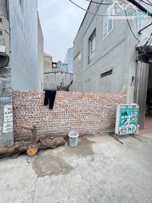 Đất đẹp hiếm đường ô tô tránh nhau ngõ Phố Hoàng Long Đặng Xá DT 45m2 . Giá 5 tỷ
