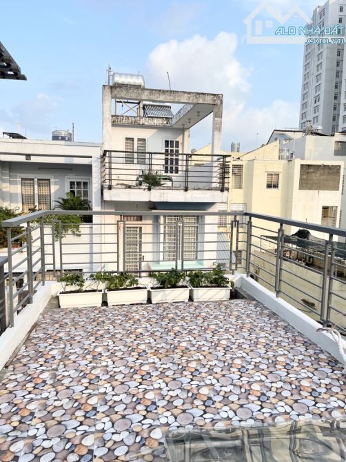 HXH ĐẬU CỬA  - NHÀ 4 TẦNG  BTCT Ở NGAY - HẺM SẠCH THÔNG THOÁNG- GIÁP LỮ GIA LÊ ĐẠI HÀNH