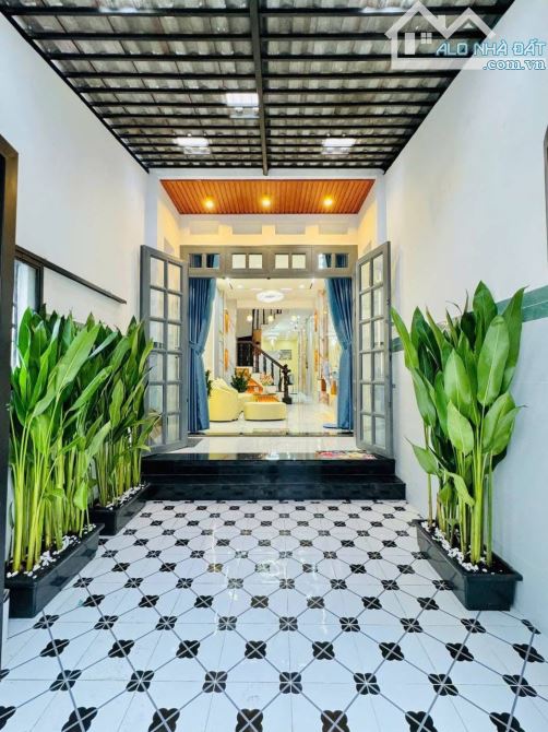 GIẢM SỐC 200 TRIỆU – NHÀ ĐẸP GẦN CÔNG VIÊN LÀNG HOA – HẺM Ô TÔ – CHỈ 5,8 TỶ (BỚT LỘC)