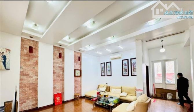Bán nhà 4 tầng đẹp khu dân trí cao đường Lê Lai, dt 143m2, mt 4m