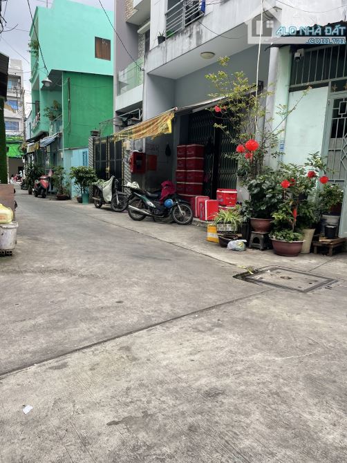 1 SẸC - NGAY NGÃ 4 LẠC LONG QUÂN VÀ ÂU CƠ - 2 TẦNG - HXH - SÁT MT ĐƯỜNG DTSD 37M2 - 2.X TỶ