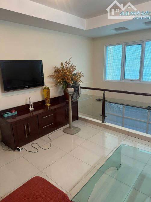 Bàn nhà,HXH,Nguyễn Đình Chiểu,P,2,Quận,3 Dt; 4,4x10m2,5 Tầng,Giá 11 Tỷ 5 - 11