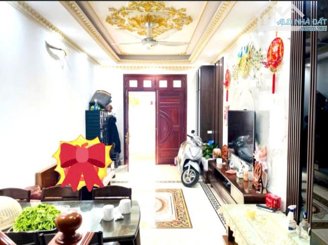CỰC HIẾM - SIÊU PHẨM THẠCH BÀN - VỊ TRÍ TUYỆT ĐẸP - Ô TÔ ĐỖ CỬA - TẶNG FULL NỘI THẤT - 2 M - 1