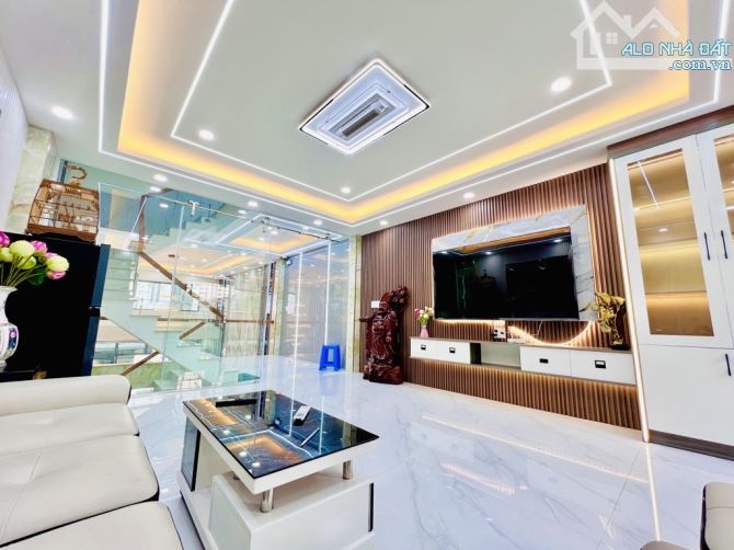 Bán Nhà Đông Hưng Thuận - Quận 12, Gần An Sương | 5 Tầng - Full Nội Thất - Hẻm Ô Tô - 1
