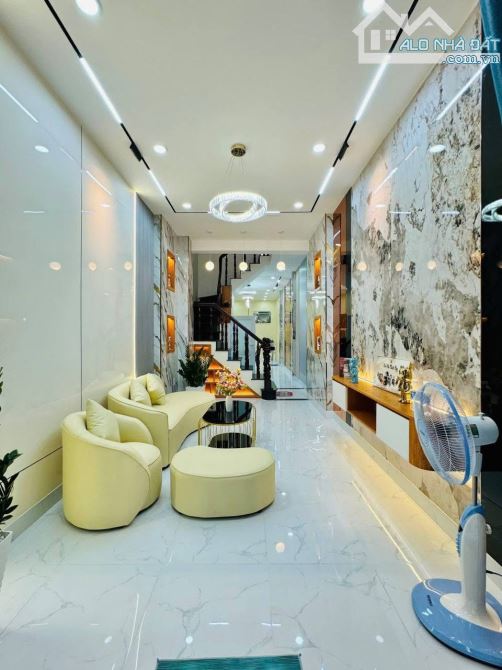 GIẢM SỐC 200 TRIỆU – NHÀ ĐẸP GẦN CÔNG VIÊN LÀNG HOA – HẺM Ô TÔ – CHỈ 5,8 TỶ (BỚT LỘC) - 1