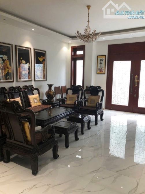 Bán Biệt Thự dãy C Ciputra 198m2x4T. Mt 9m.Full Nội Thất. Đẳng Cấp. Giá 88 tỷ - 1