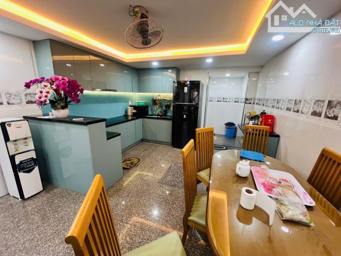 Bán Nhà HXH Nam Kỳ Khởi Nghĩa, P.8, Q.3 – 4x15m, 4 Tầng, Nội Thất Cao Cấp, Giá 18,9 TL - 1