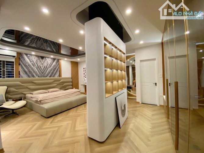 Bán nhà Vũ Tông Phan, đẹp long lanh, DT 42m2 x 7T, thang máy, view Royal, giá 11 tỷ 2 - 1
