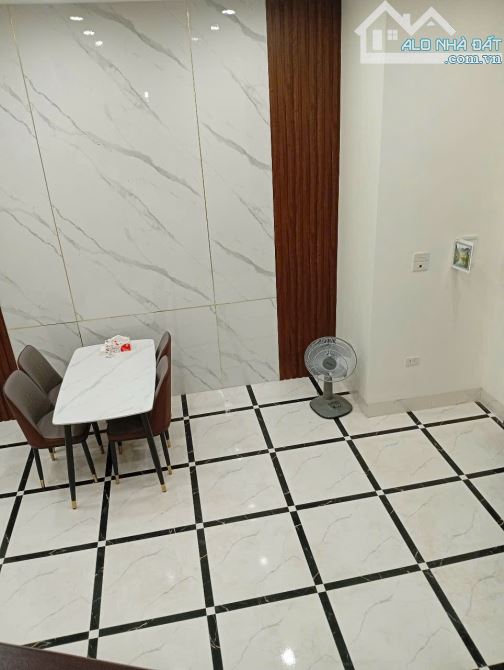 Bán nhà Đông Mỹ 50 m2 x 3 tầng giá 4,3 tỷ , ô tô đỗ cửa - 1
