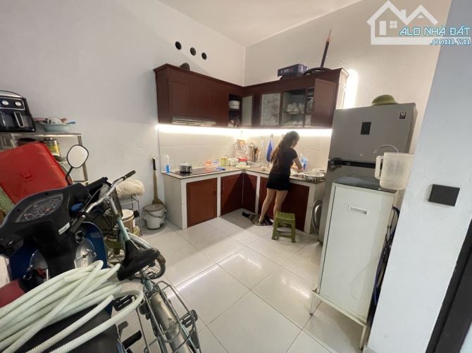 Cần bán nhà Định Công hạ, Định Công, Hoàng mai, 40m2, 3 tầng, ô tô tải đỗ cửa. Giá 3 tỷ - 2