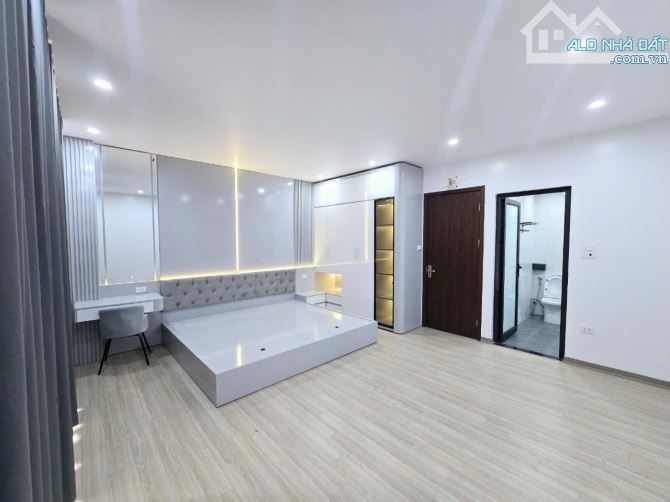 BÁN NHÀ THẠCH BÀN. 5 TẦNG .NGÕ THÔNG. 33.7M. GIÁ NHỈNH 5 TỶ - 2