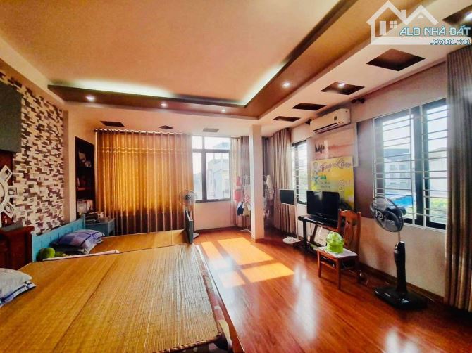Bán nhà Hoàng Quốc Việt  Phân lô- otô tránh 2thoáng 68m 5tầng 17.5tỷ - 2