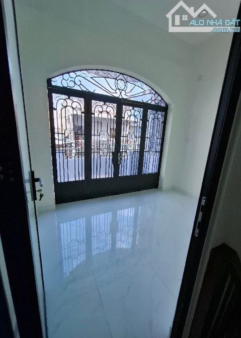 BÁN NHÀ MẶT TIỀN ĐOÀN VĂN BƠ, QUẬN 4, 4x10, NHÍCH 5 TỶ - 2