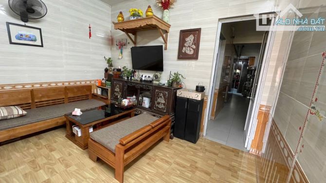 BÁN GẤP NHÀ TỔ 3 PHÚ ĐÔ, NAM TỪ LIÊM, ĐẤT PHI NÔNG NGHIỆP NHÀ C4 53M GIÁ 1.65 TỶ VIEW HỒ. - 2