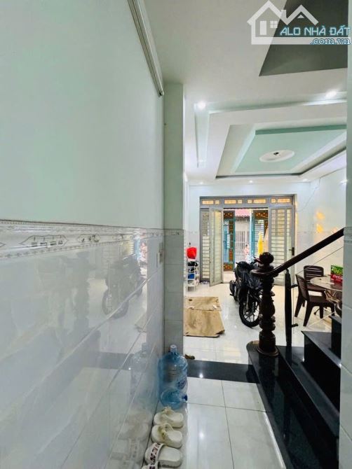 Bán nhà 3 tầng mới đẹp, 48m2, ngay Lê Trọng Tấn, giáp Tân Phú,sổ vuông A4 , chỉ 4.25 tỷ  . - 2