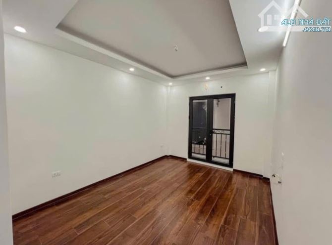 BÁN NHÀ PHỤNG CHÂU 4Tx32M, GẦN CHỢ PHƯỢNG. GIÁ 2ty3, Ô TÔ ĐỖ CỬA - 2