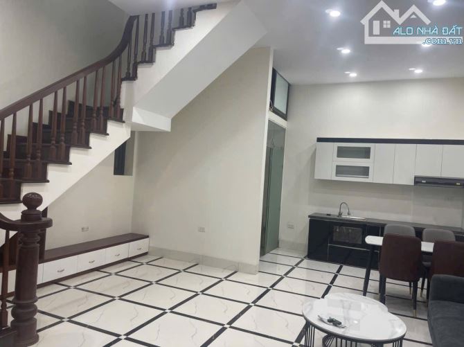Bán nhà Đông Mỹ 50 m2 x 3 tầng giá 4,3 tỷ , ô tô đỗ cửa - 2