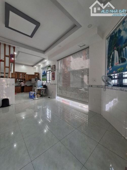Nhà mặt tiền Kinh Doanh TL16 chỉ 1 căn bán 5.2x20m, 4 tầng gần Ngã Tư Ga, Quận 12 - 2