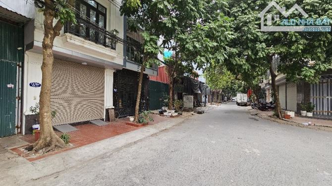Bán đất kđt Văn Khê phân lô vỉa hè, view hồ siêu thoáng, 50m2/4m mặt tiền - 11.5 tỷ - 2