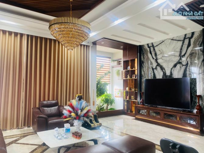Chủ bán villa mặt tiền Hồ Tùng Mậu ngay Quảng Trường view Hồ Xuân Hương Đà Lạt 406m2 120tỷ - 3