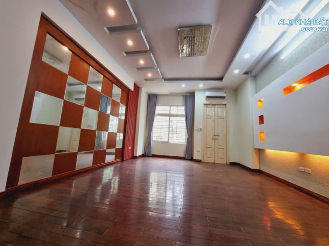 PHÂN LÔ CẦU GIẤY – NHÀ ĐẸP – Ô TÔ TRÁNH – KINH DOANH – HAI THOÁNG – DT 62M2 GIÁ TỐT - 3