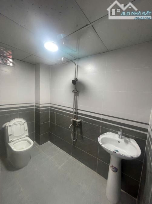Bán gấp nhà 1 trệt lửng đúc kiên cố sân xe hơi ngay trường tiểu học Tân Phú - 3