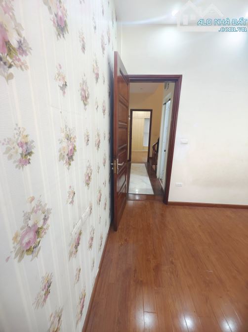 Cần bán gấp siêu phẩm phân lô Trần Quốc Hoàn 45m2, 5T, mặt ngõ, ô tô tránh, kinh doanh tốt - 3