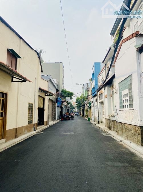 **Bán nhà đường Lạc Long Quân, phường 10, Tân Bình; 4*30, 4 tầng - 13,7 tỷ - 4