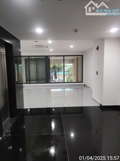 BÁN TÒA NHÀ MẶT TIỀN MỚI TINH NAM KỲ KHỞI NGHĨA, Q.3 . KC: HẦM 8 LẦU. NGANG 6M - 4