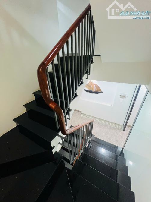 Bán Nhà HXH Nam Kỳ Khởi Nghĩa, P.8, Q.3 – 4x15m, 4 Tầng, Nội Thất Cao Cấp, Giá 18,9 TL - 4