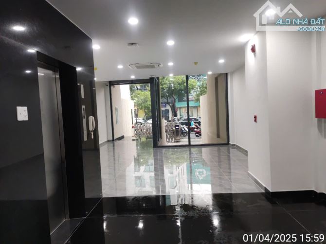 BÁN TÒA NHÀ MẶT TIỀN MỚI TINH NAM KỲ KHỞI NGHĨA, Q.3 . KC: HẦM 8 LẦU. NGANG 6M - 5