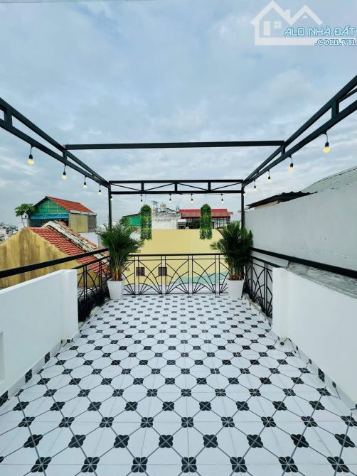 GIẢM SỐC 200 TRIỆU – NHÀ ĐẸP GẦN CÔNG VIÊN LÀNG HOA – HẺM Ô TÔ – CHỈ 5,8 TỶ (BỚT LỘC) - 5