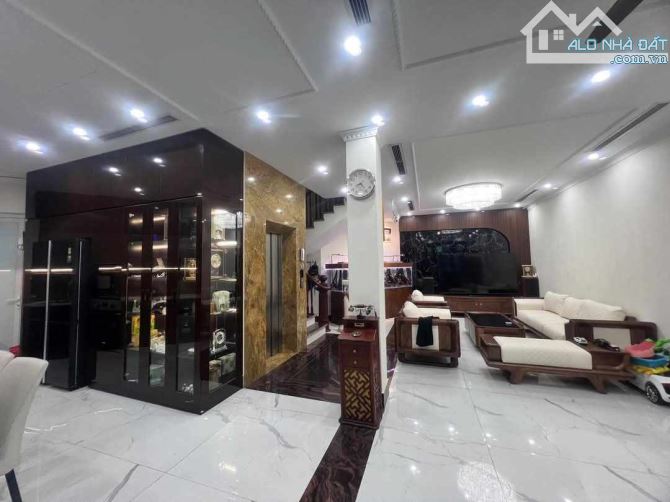 LĨNH NAM HOÀNG MAI - PHÂN LÔ CÁN BỘ - ÔTÔ TRÁNH - NHÀ ĐẸP Ở LUÔN - KDVP - DT 121m x 5T - 5