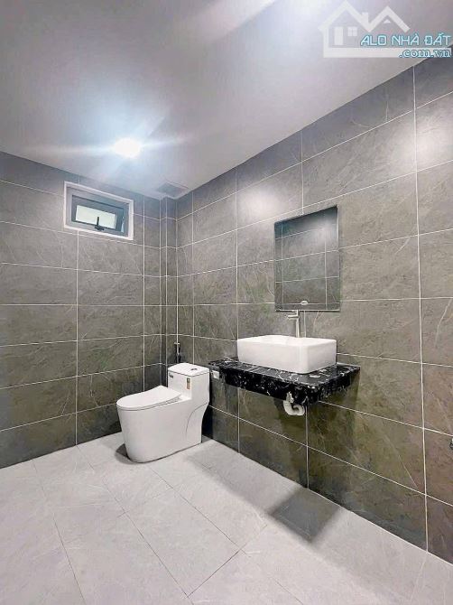 Hxh 6m Lê Thánh Tôn, Bến Nghé, Quận 1, 6 lầu, dòng tiền 100tr/tháng, chỉ 33 tỷ tl - 7