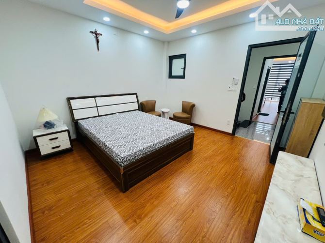 Bán Nhà HXH Nam Kỳ Khởi Nghĩa, P.8, Q.3 – 4x15m, 4 Tầng, Nội Thất Cao Cấp, Giá 18,9 TL - 9