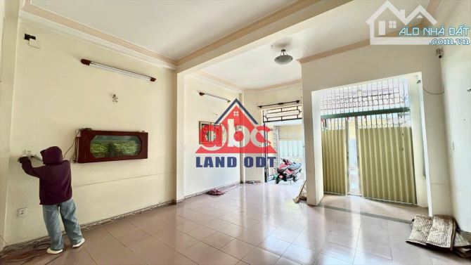Nhà Lầu Chợ Thánh Tâm Tân Biên Đồng Nai 89m2 Nở Hậu6,3m Đường Xe 7c - 9