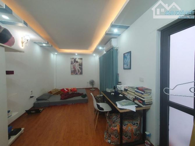 HIẾM - RẺ - NGÔ GIA TỰ - DT 40M2 - 5T 3PN - NGÕ THÔNG - THOÁNG - 3